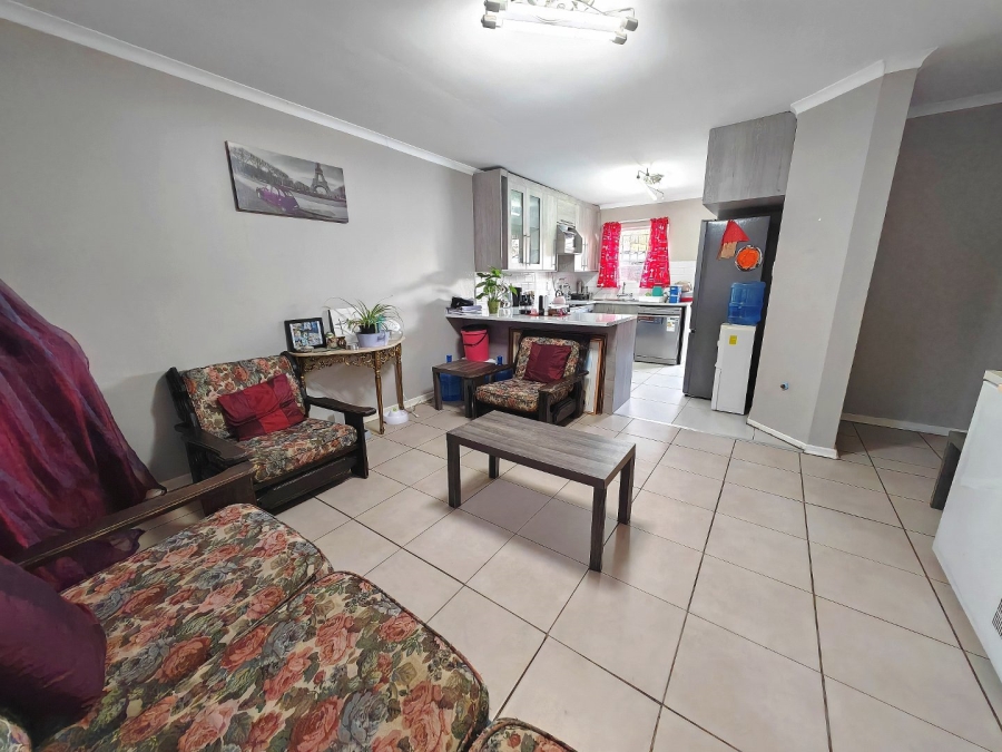 2 Bedroom Property for Sale in Langenhovenpark Free State